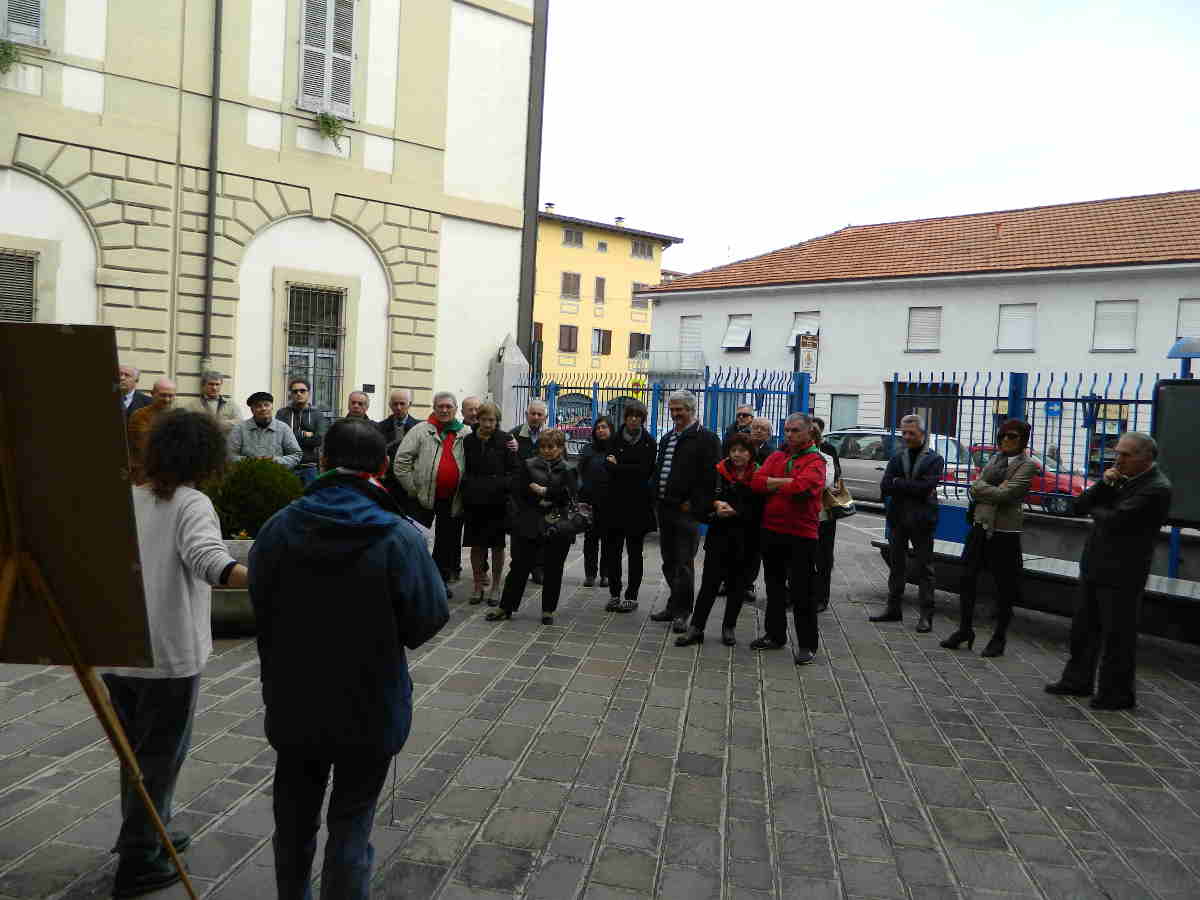 Foto, Rievocazione degli arresti a cura dell'attrice Alba nel cortile del palazzo comunale