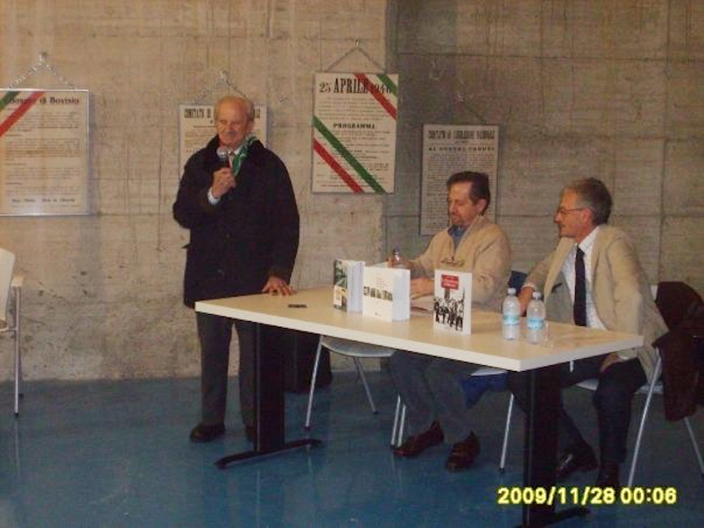 foto, intervento di Umberto Ratti Presidente Onorario dell'ANPI di Cesano Maderno