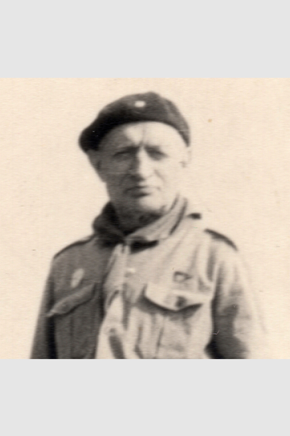 Foto Agostino Andermark in divisa scout