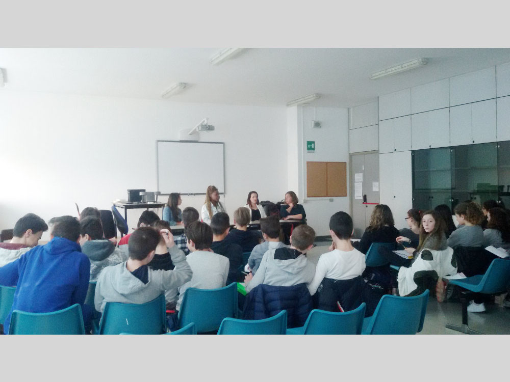foto intervento di delle educatrici di NATUR&
