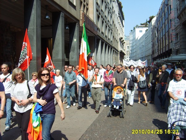 foto, momenti del corteo nazionale a Milano