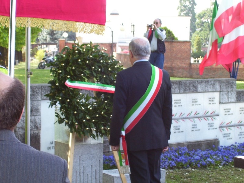 Foto cerimonia al monumento ai caduti della 1a. guerra mondiale