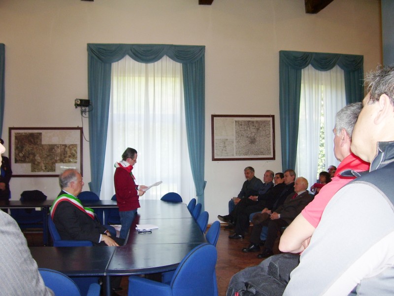 Foto conclusione della manifestazione in sala consigliare.