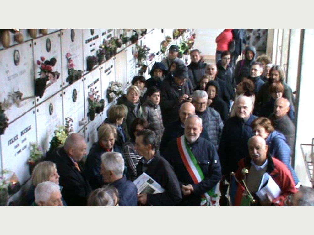 foto momenti della commemorazione al cimitero di Vignone