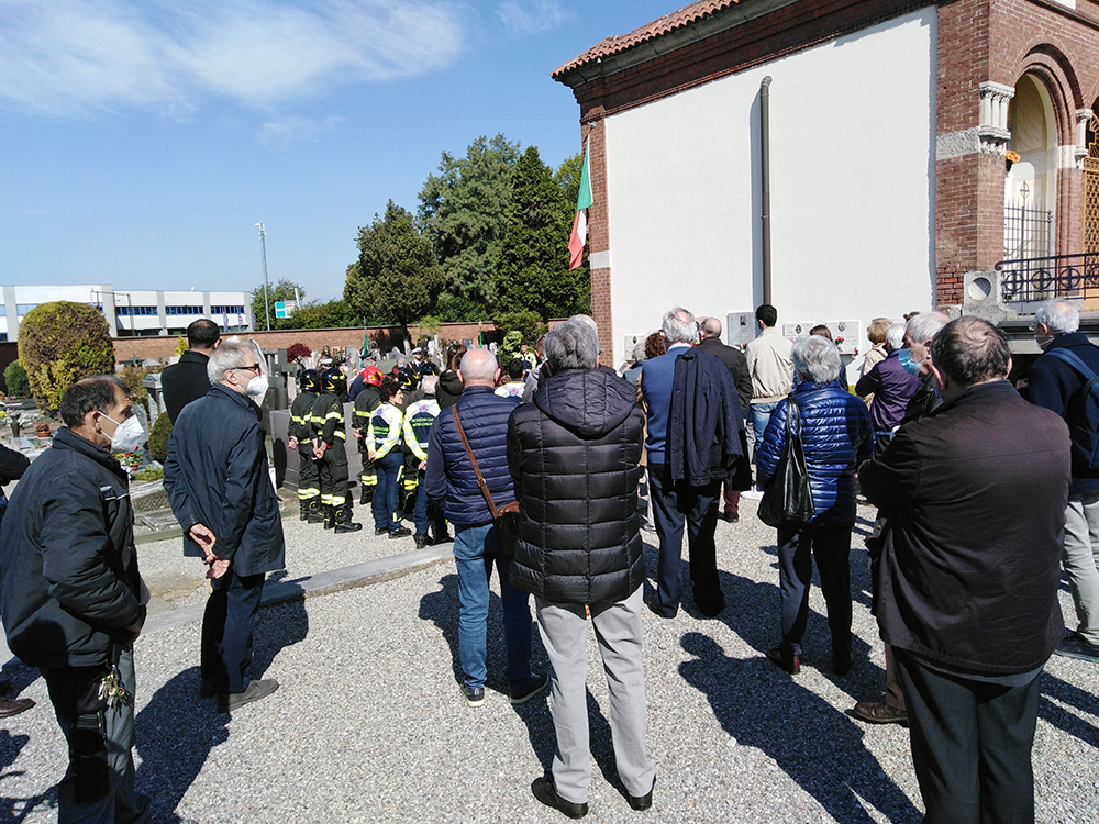 Foto scuole elementari imbandierate
