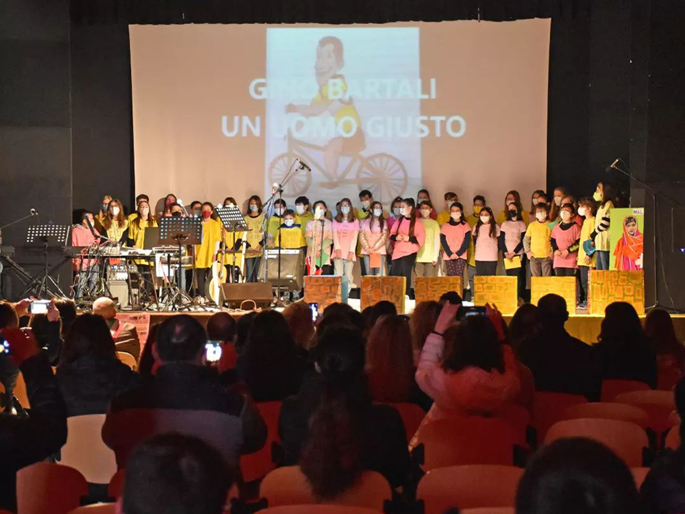 foto presentazione delle elaborazioni degli studenti