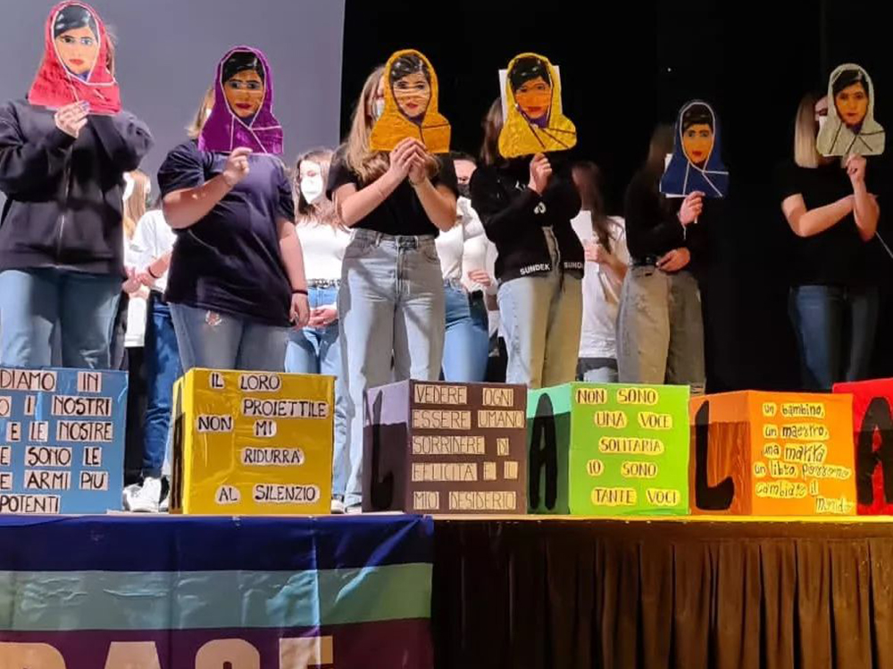 foto presentazione delle elaborazioni degli studenti