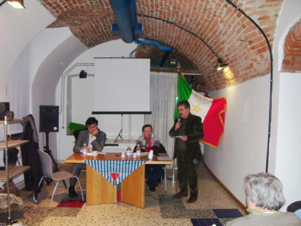 foto momento della rappresentazione; L'umanità ridotta all'osso
