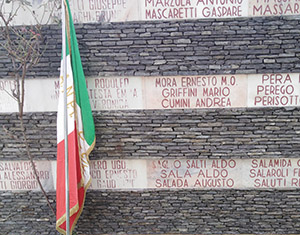 foto, particolare del muro dei nomi