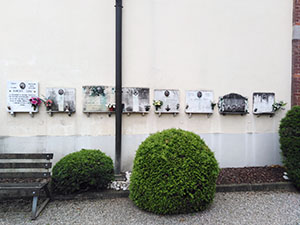 foto, le 7 lapidi al cimitero di Bovisio Masciago