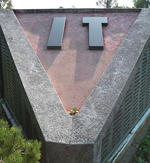 foto, Monumento al Deportato in Piazzale Hiroshima e Nagasaki a Sesto San giovanni 